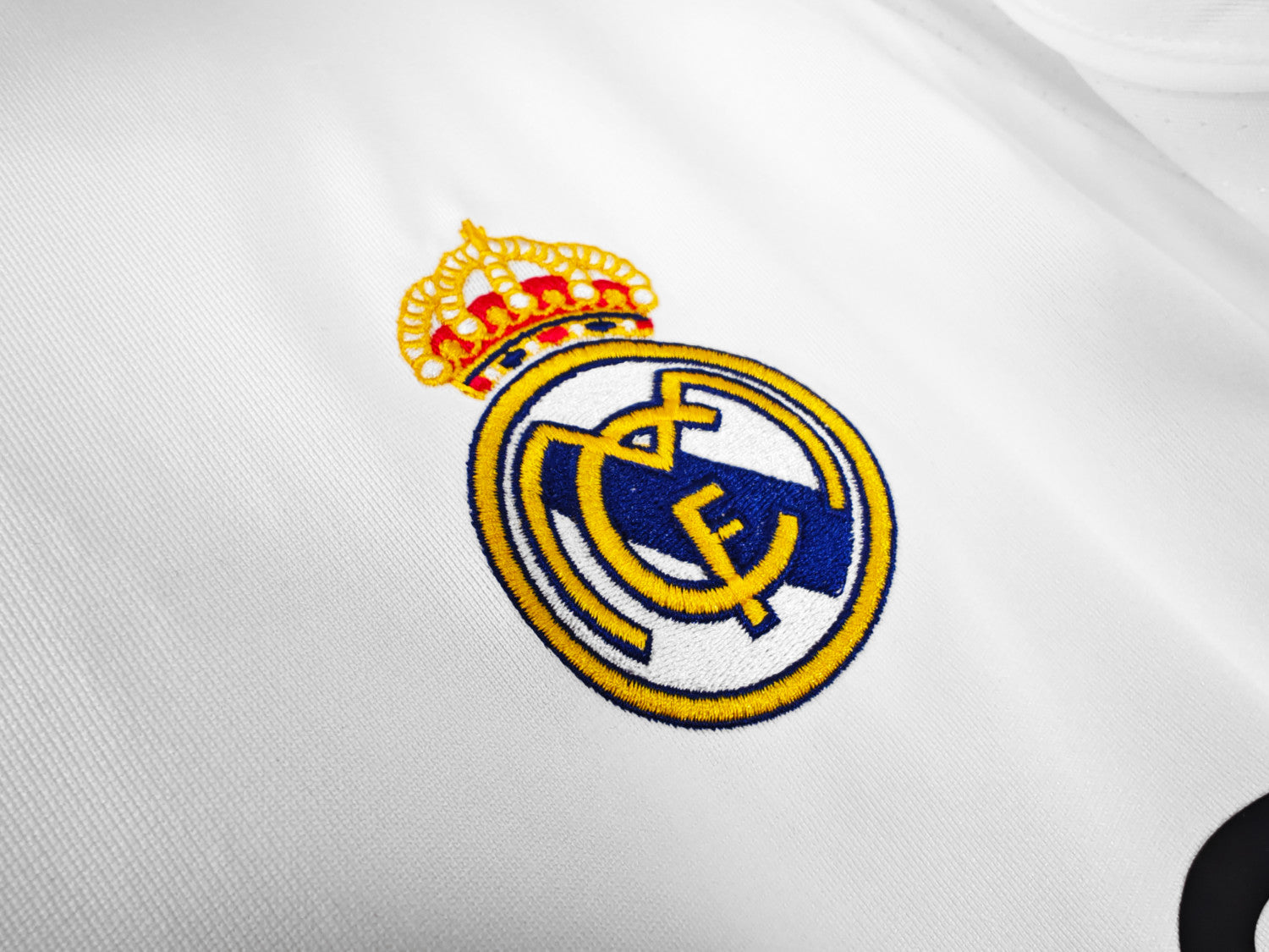 Real Madrid Home Retro Jersey 2005/06