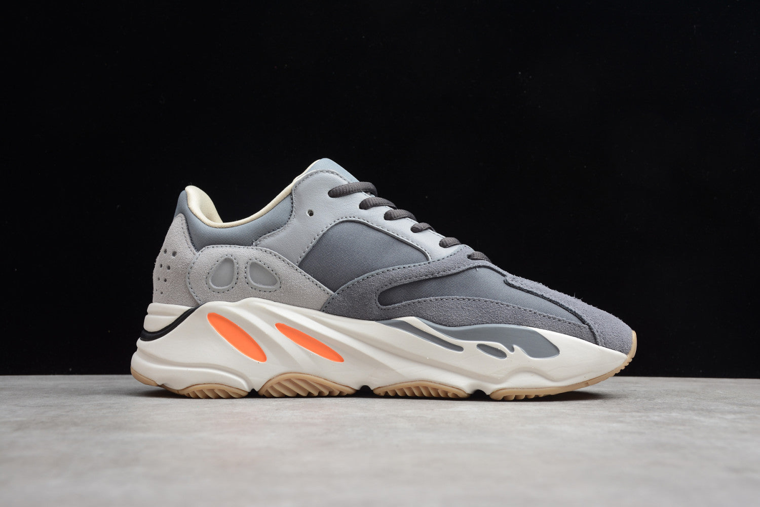 Yeezy Boost 700 Magnet FV9922