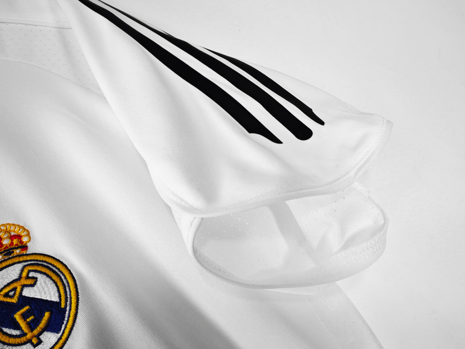Real Madrid Home Retro Jersey 2005/06