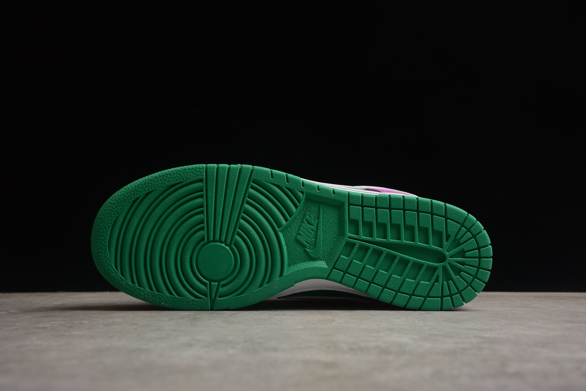 SB Dunk Low FD9924 311