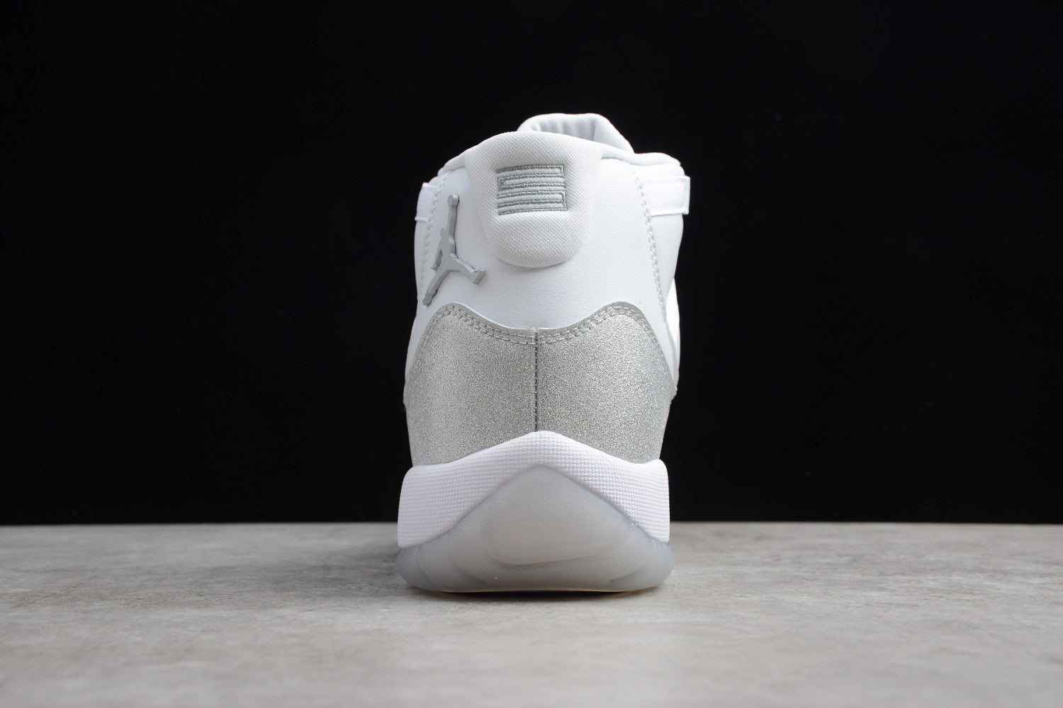 Air Jordan 11 WMNS “Metallic Silver” AR0715-100