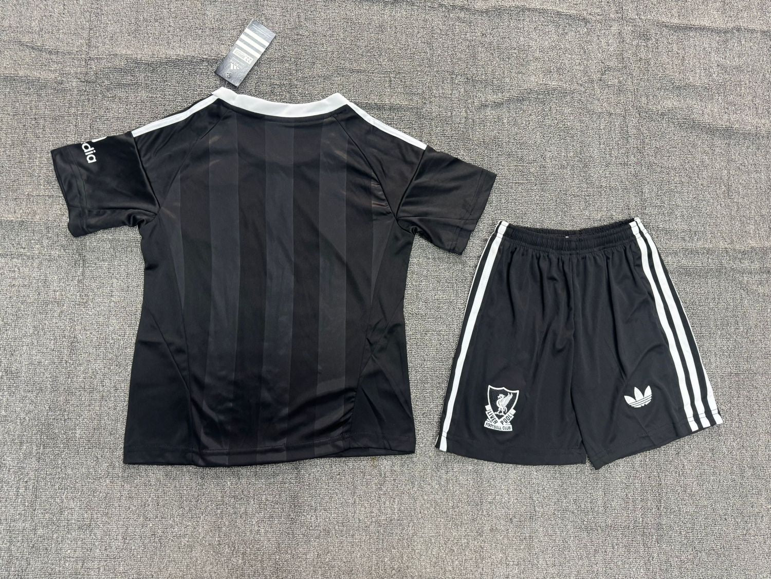 Liverpool Black Goalkeeper Kids Suit 25/26