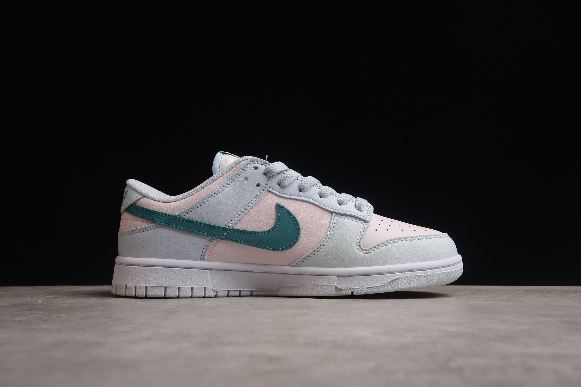 SB Dunk Low Mineral Teal Light Blue Pink FD1232-002