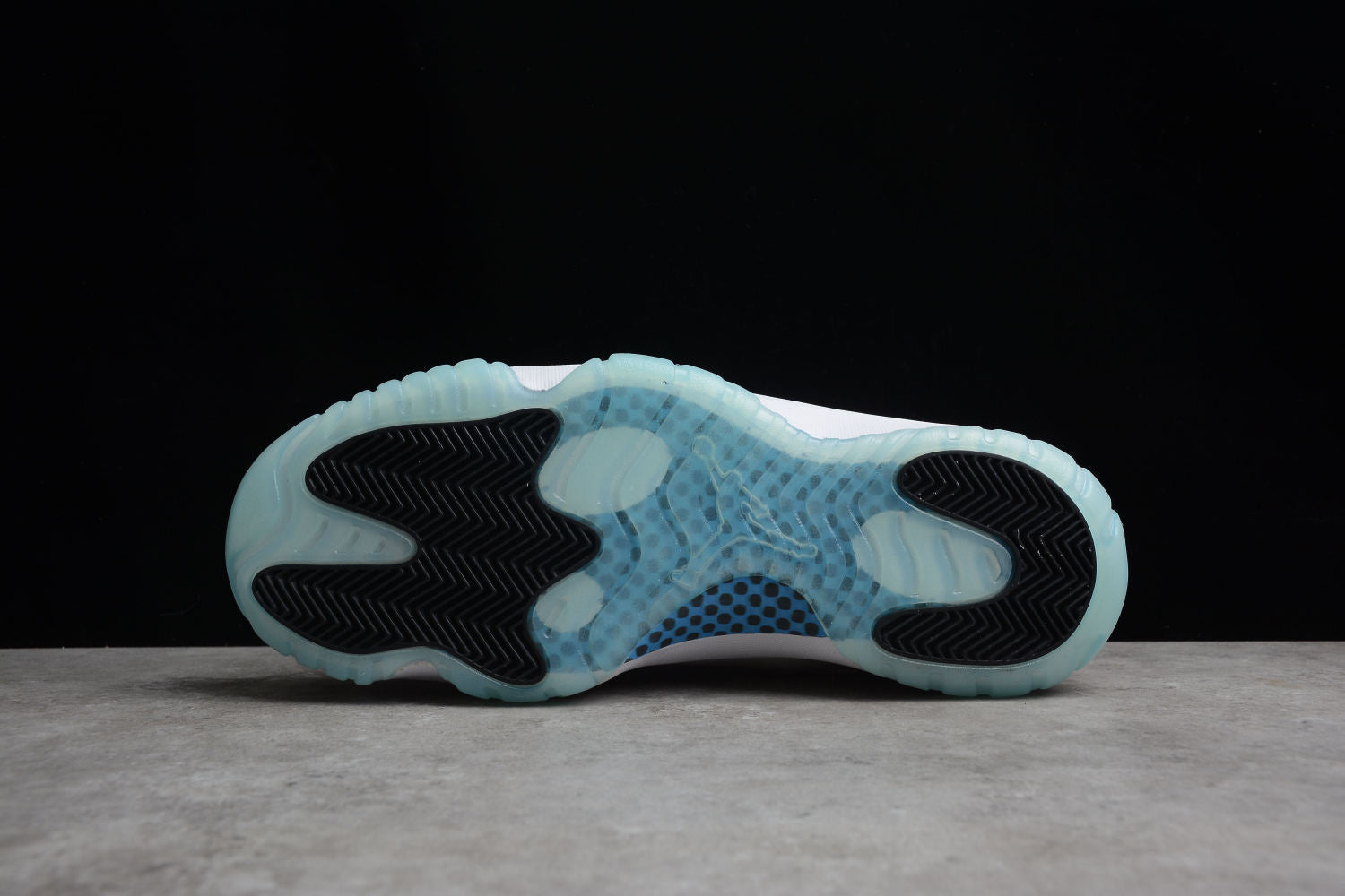 Air Jordan 11 Low “Legend Blue” 378037-117