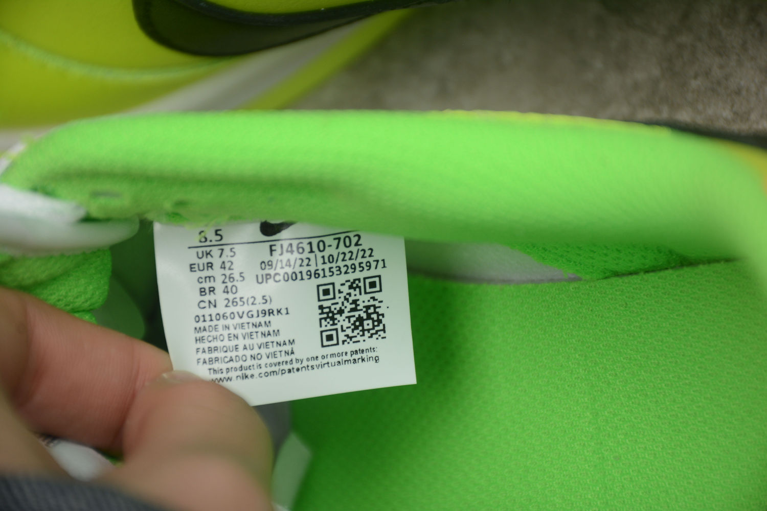 SB Dunk Low Glow In The Dark Fluorescent Green FJ4610-702